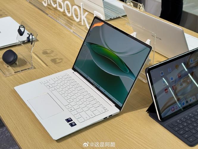 今天早上10:08已经全渠道正式开售magicbook pro 14 月光白触控版u9